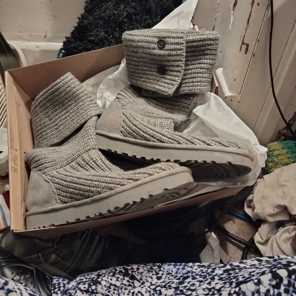 Uggs size 10 grey